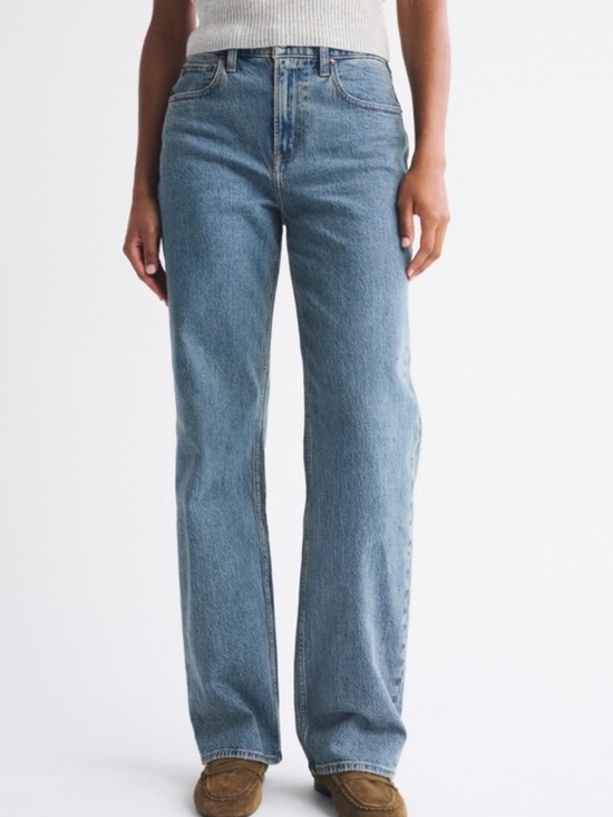 Abercrombie & Fitch Denim - Abercrombie & Fitch Curve Love High Rise 90s Relaxed Jeans . 26 short